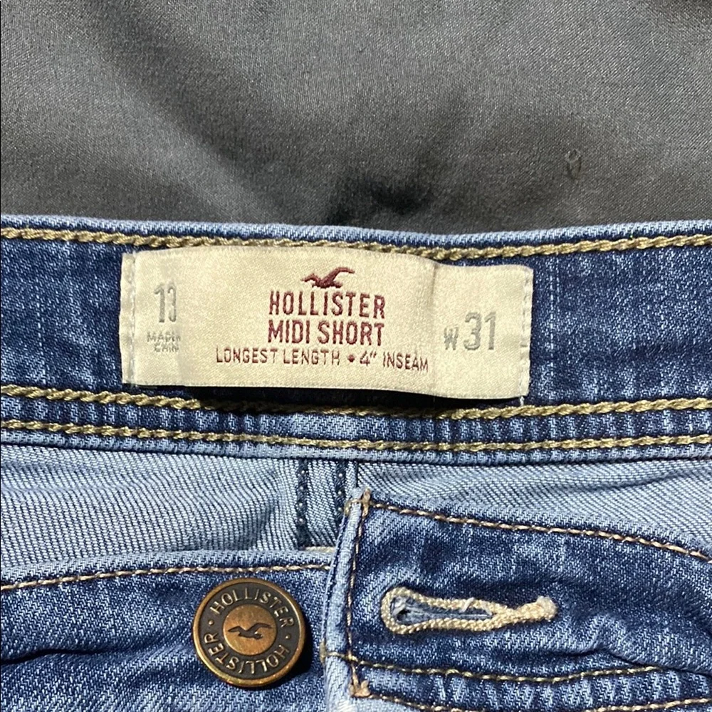 Stylish Blue Denim Shorts with Embroidery - Picture 2 of 4